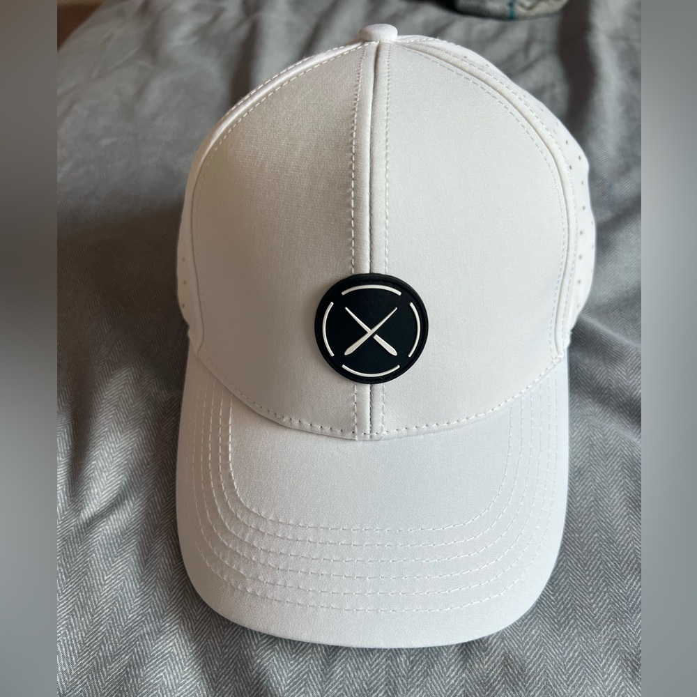 AO Perf Hat - White
